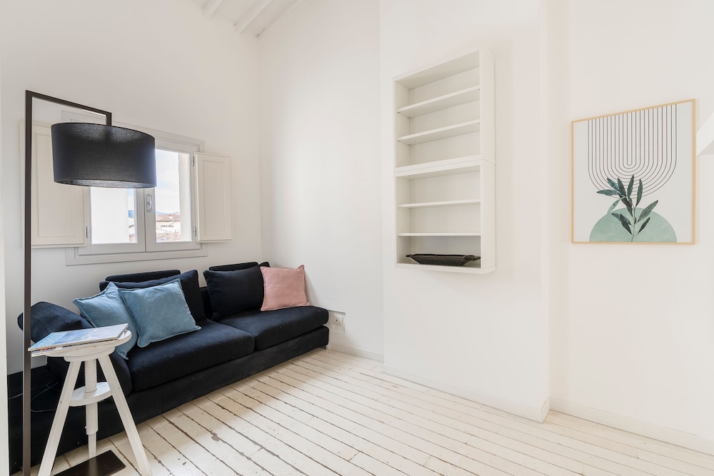 Laura 10 in Firenze With 1 Bedrooms and 1 Bathrooms