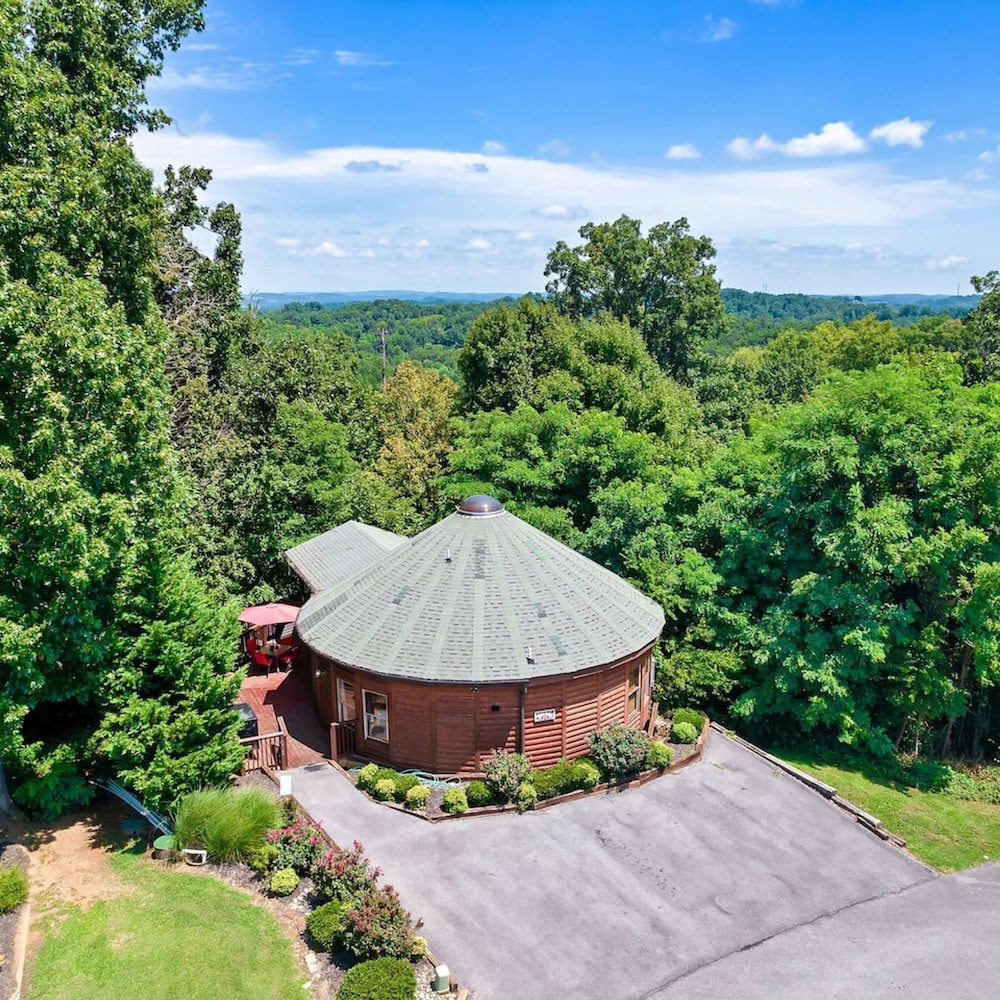 Yurt I Game Room Hot Tub I Sleeps 8 I 2BR 2BA