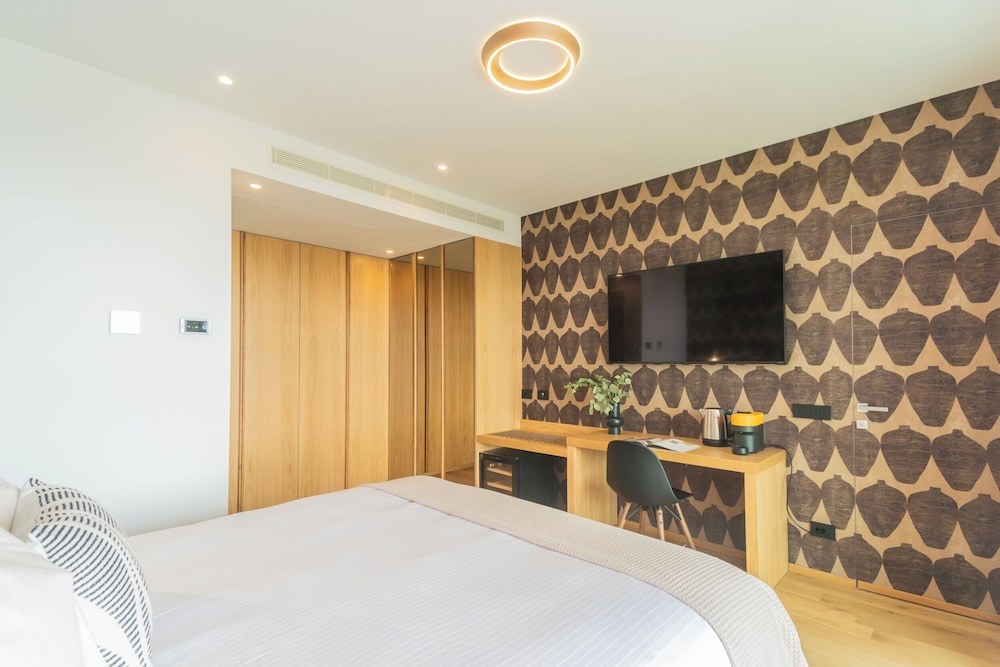 Pureview Luxury Suites, with breakfast & pool by Rent all Como
