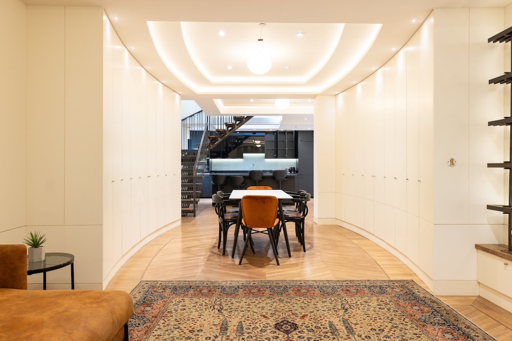 Elegant 5bdrm Townhouse in Camden