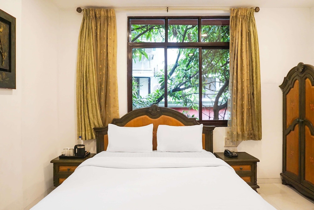 Premium Stays Near Fergusson College