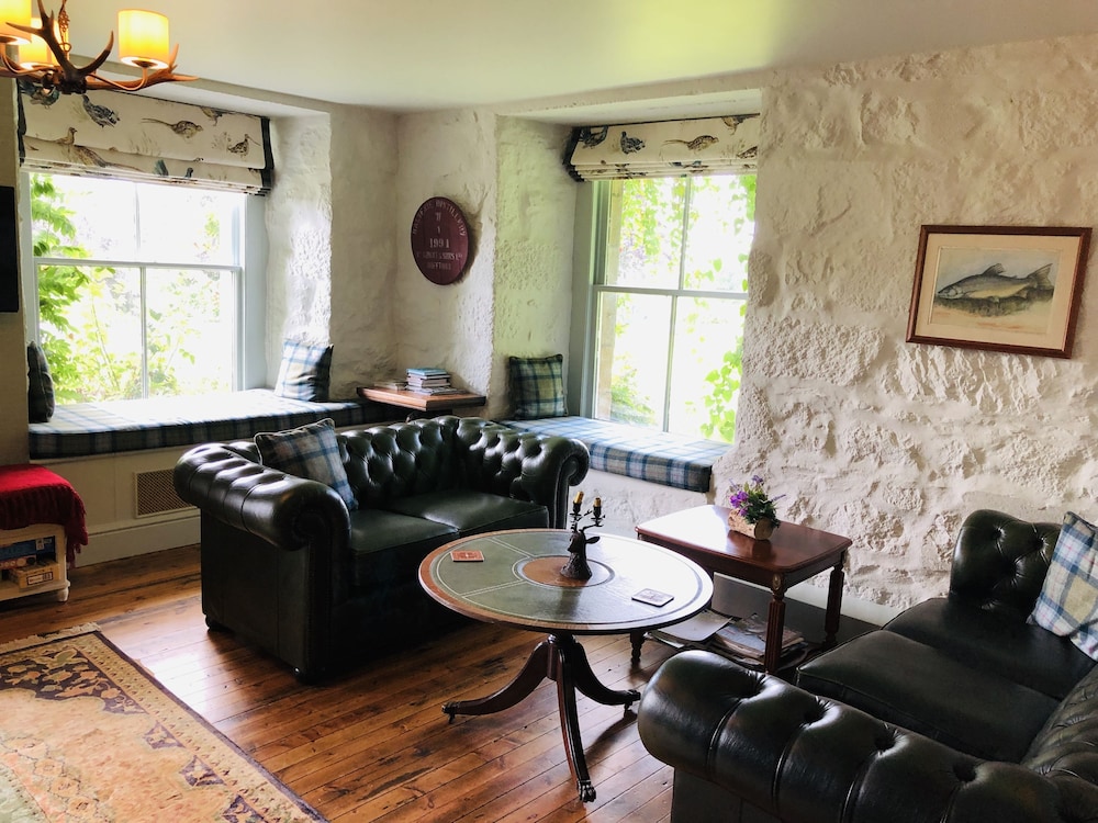 Netherdale House and Coach House