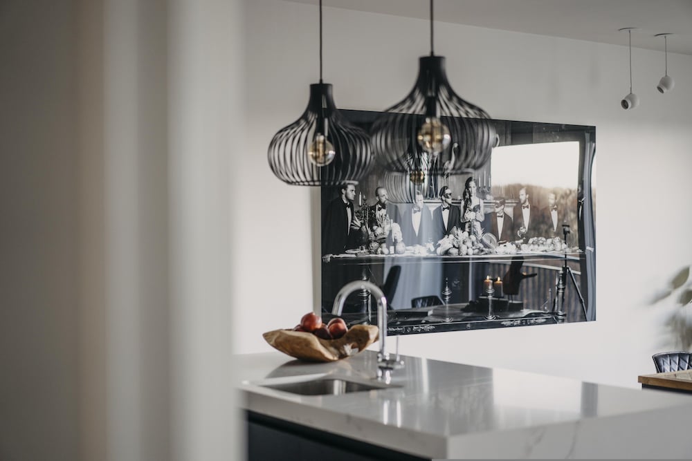 Huswell - The Tide - Stylish Sea View Apartment for 4 - Prime Location With Private Parking