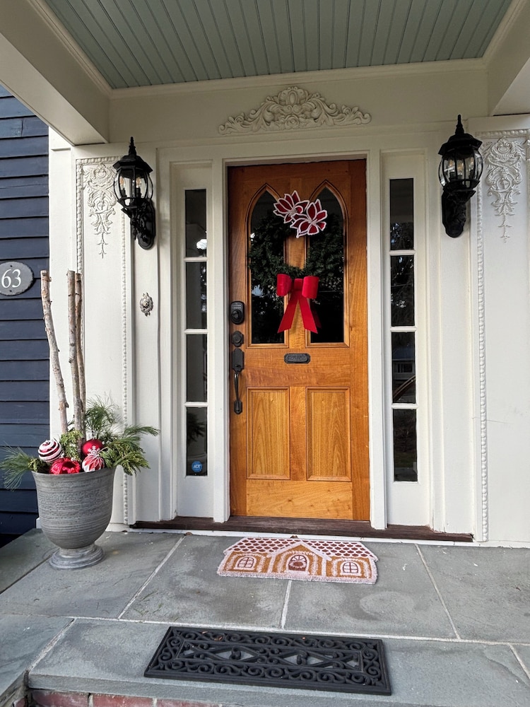 The Inn Crowd Bed and Breakfast