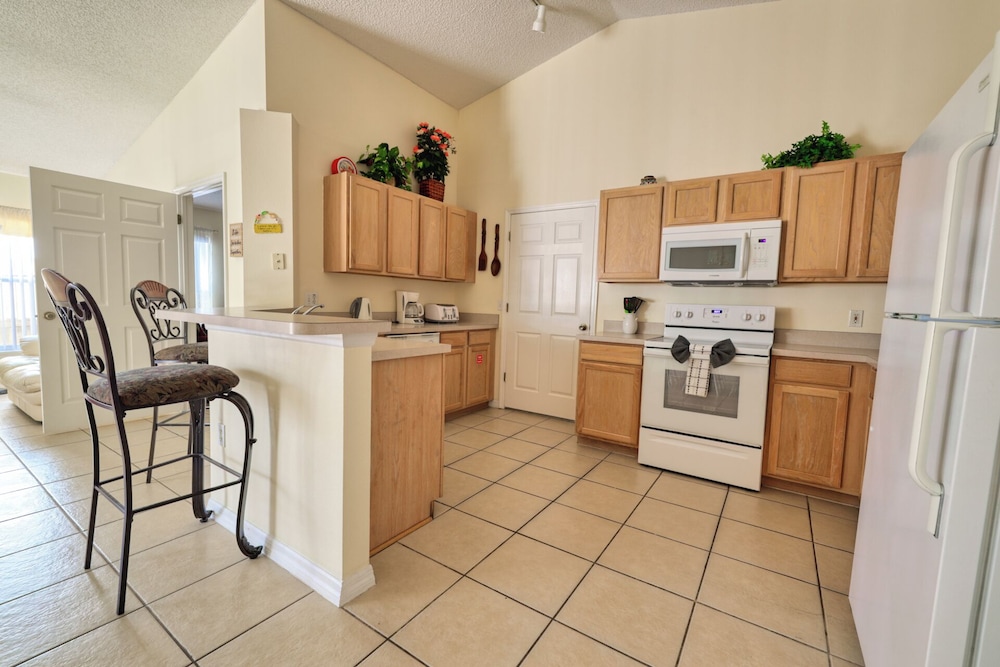 Arler House - Amazing 4 Bed 3 Bath - Private Pool