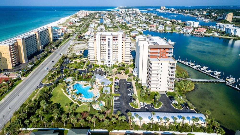 Harbor Landing 201a 3 Bedroom Condo by RedAwning
