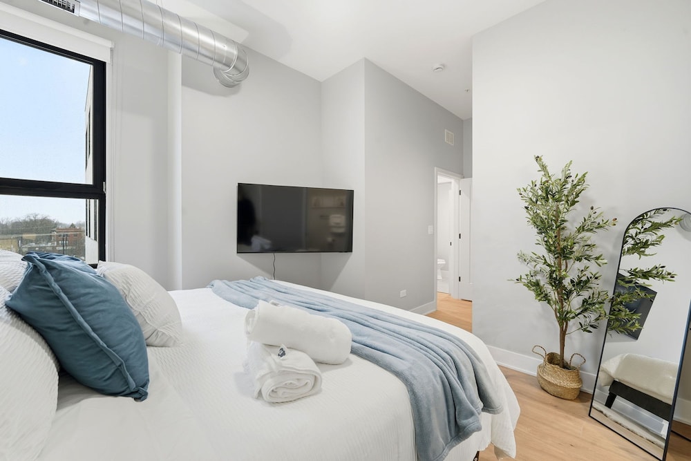 Comfy Condo - Gym Free Parking Modern Amenities