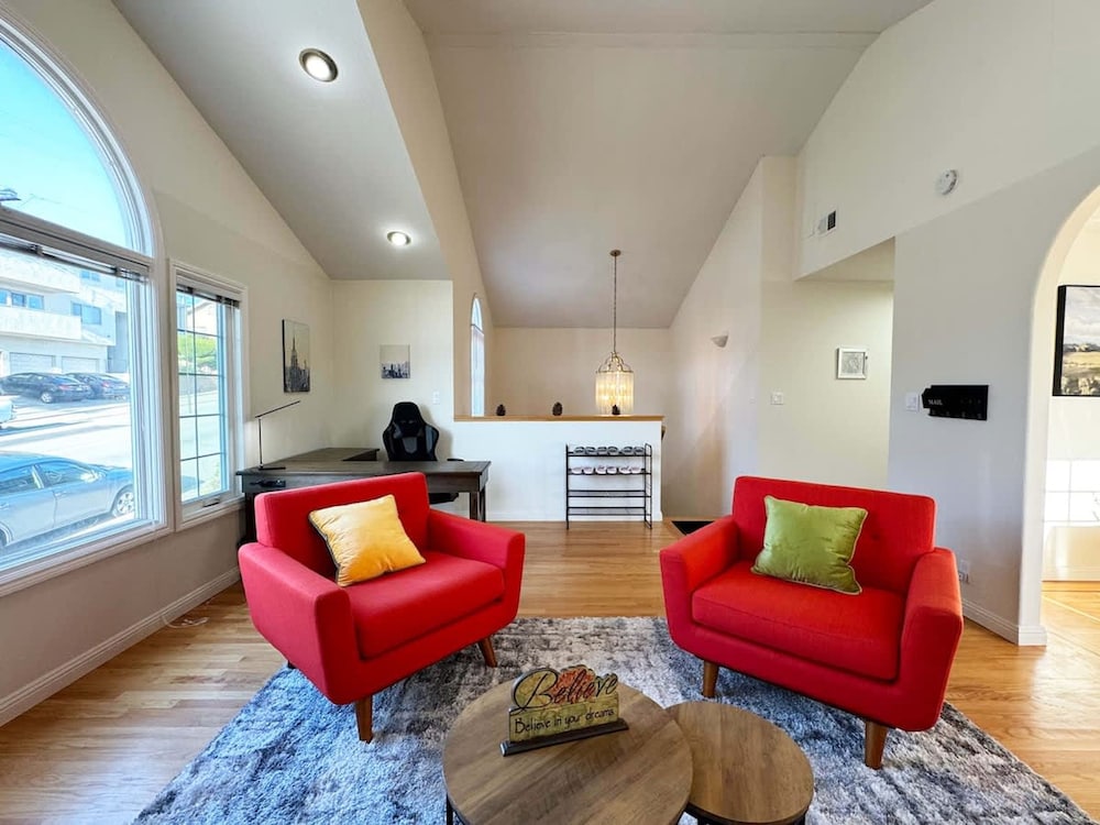South SF Spacious Entire Unit With 3brs 3bth on 2F