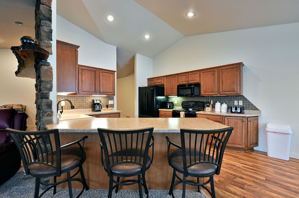 Unit 701 5 Bd 3 Ba 5 Bedroom Condo by RedAwning