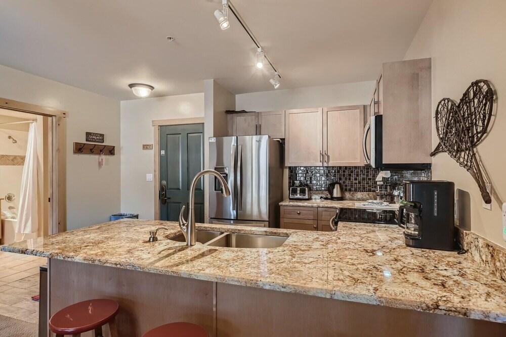 Copper Springs 320 2 Bedroom Condo by RedAwning view 5