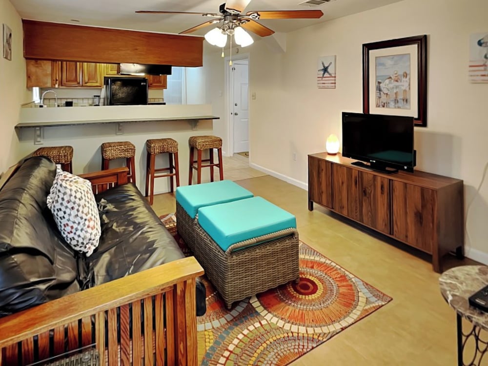 Sugar Shack Bungalow by Ryson Vacation Rentals