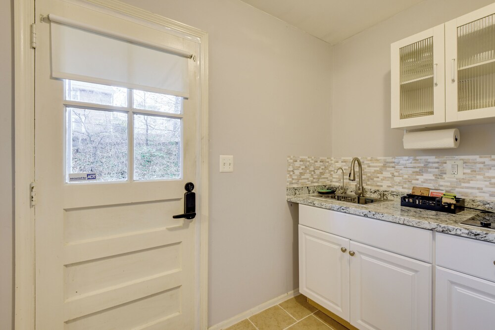 Convenient + Cozy! Apartment in DC Suburbs!