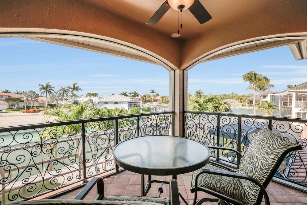 WIN1288 4 Bedroom Holiday Home by Marco Naples Vacation Homes