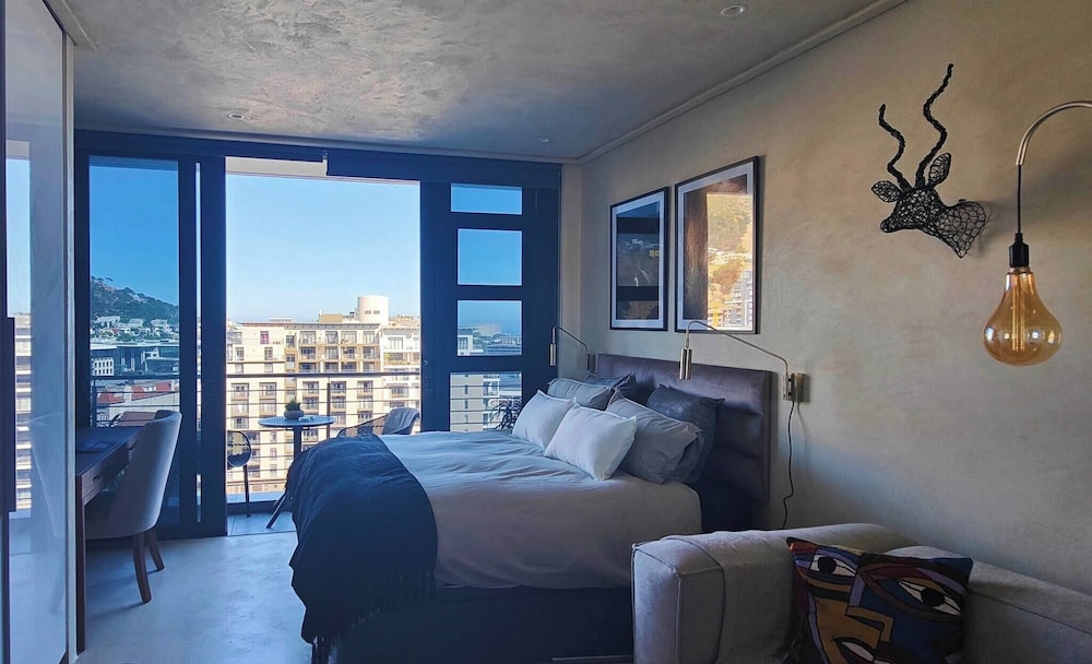 Exclusive Apt With Balcony, Stunning Views & Pool