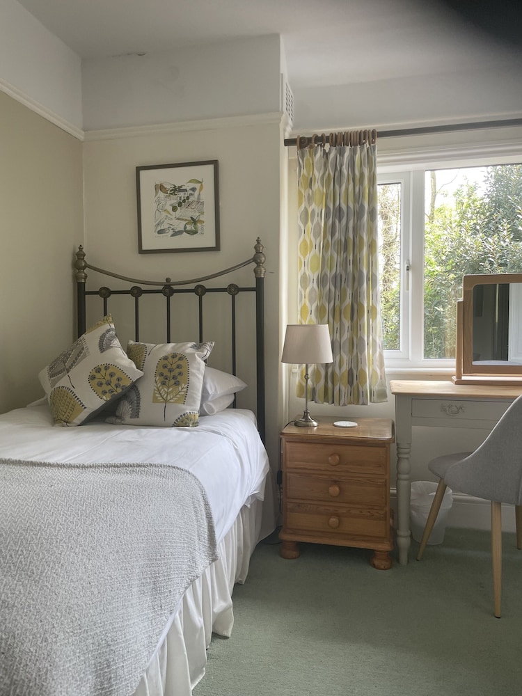 Malvern Vacations - Holdfast Cottage Hotel - Property Image 2