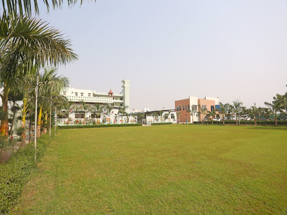 OYO 10104 Radhika Resort