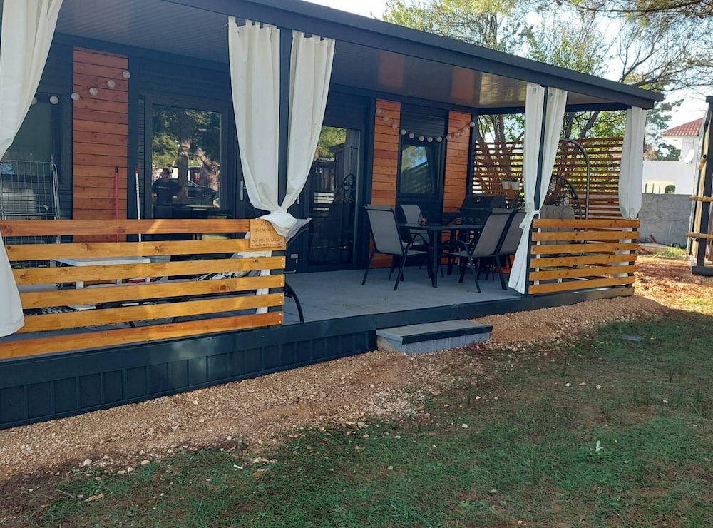 Comfort Two Bedroom Mobile Homes Pirovac