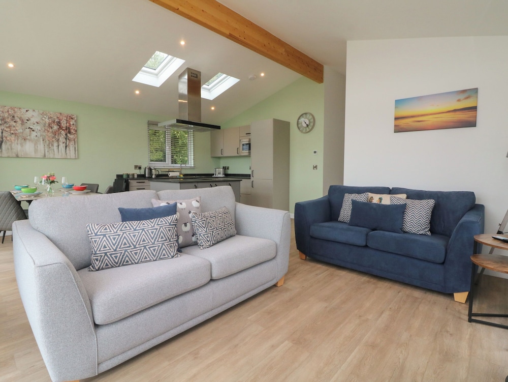 Cove Lodge