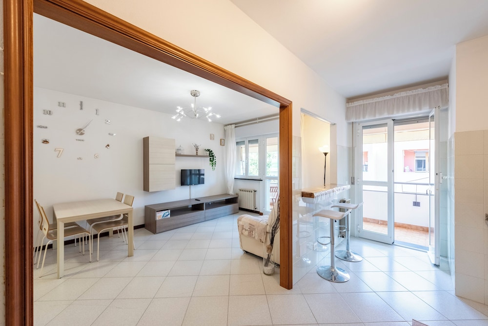 Charming 2-bed flat balcony & parking