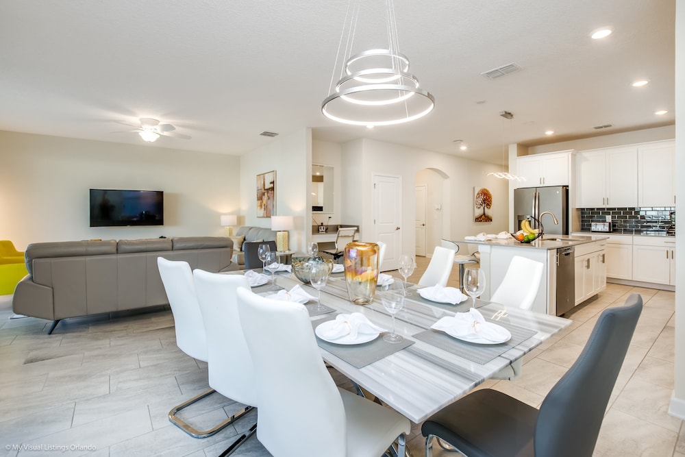 High End Champions Gate 6 Bdrm - Image 2