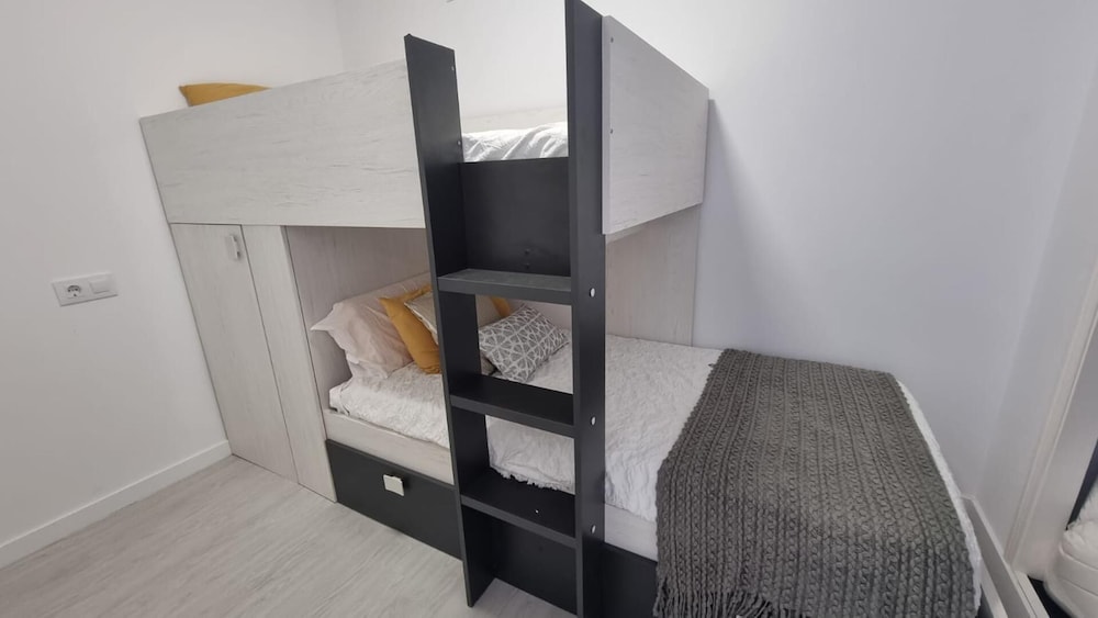 Seaside Apartment Sleeps 6 With Balcony