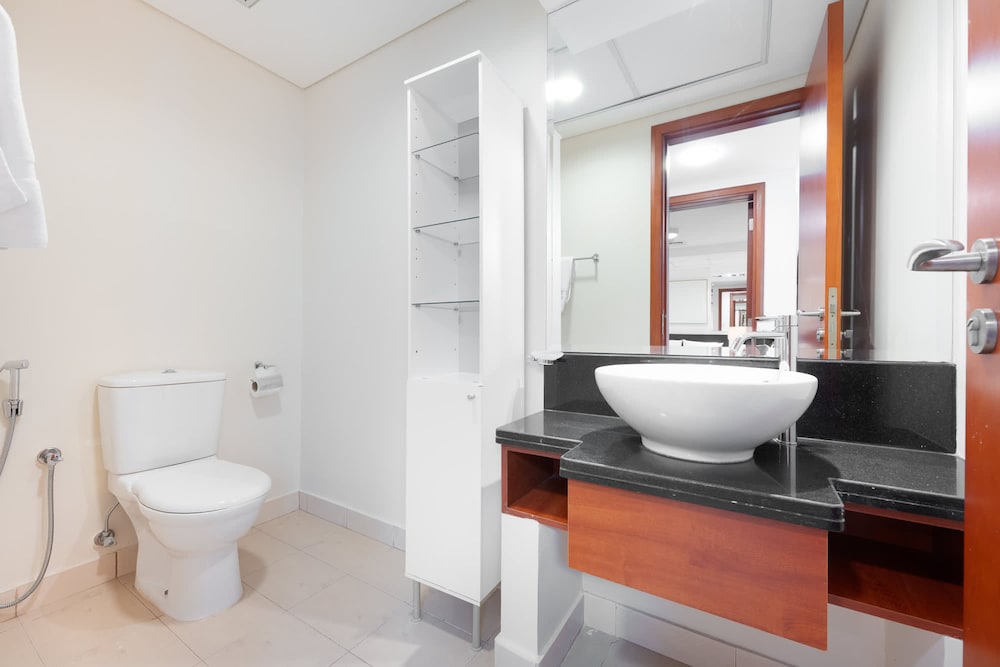 Well-furnished 3 Bedroom in Park Towers Difc