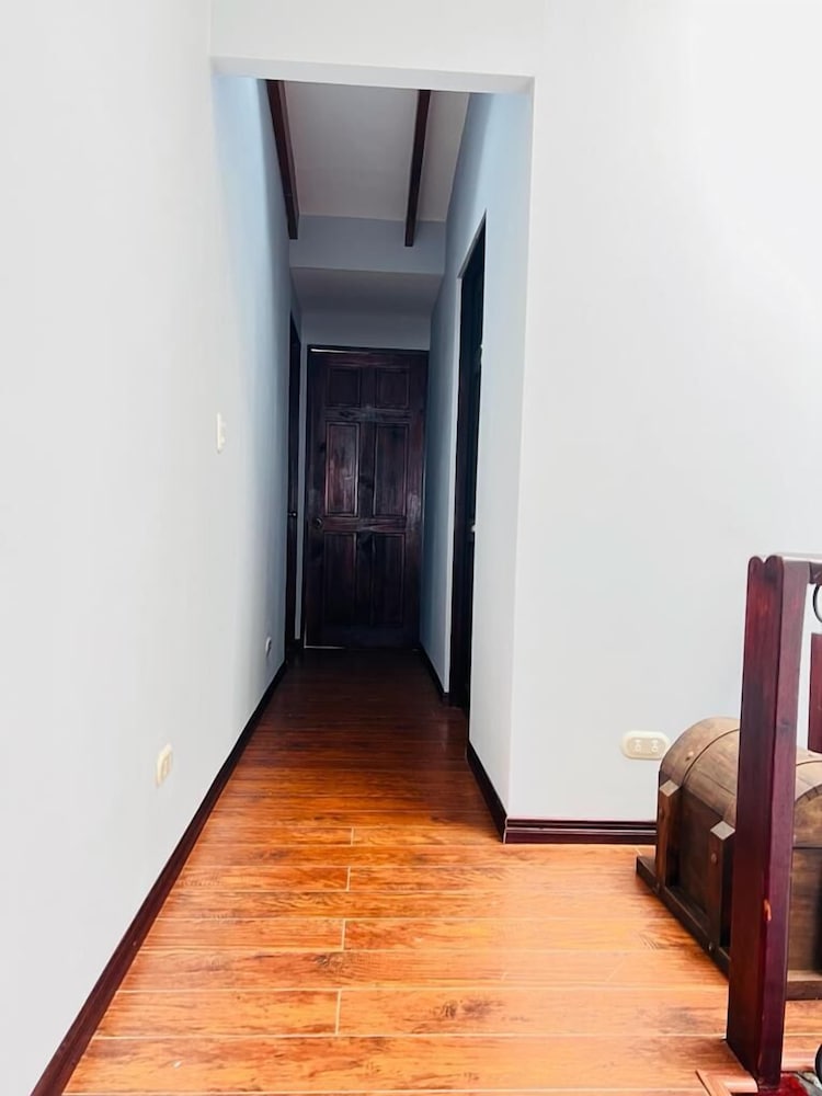 CASA DEL ARBOL ESCAZU