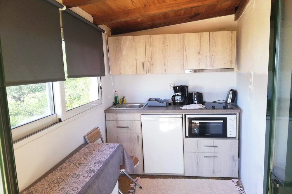 Villa Takis on Pelekas Beach Small House With Garden and sea View