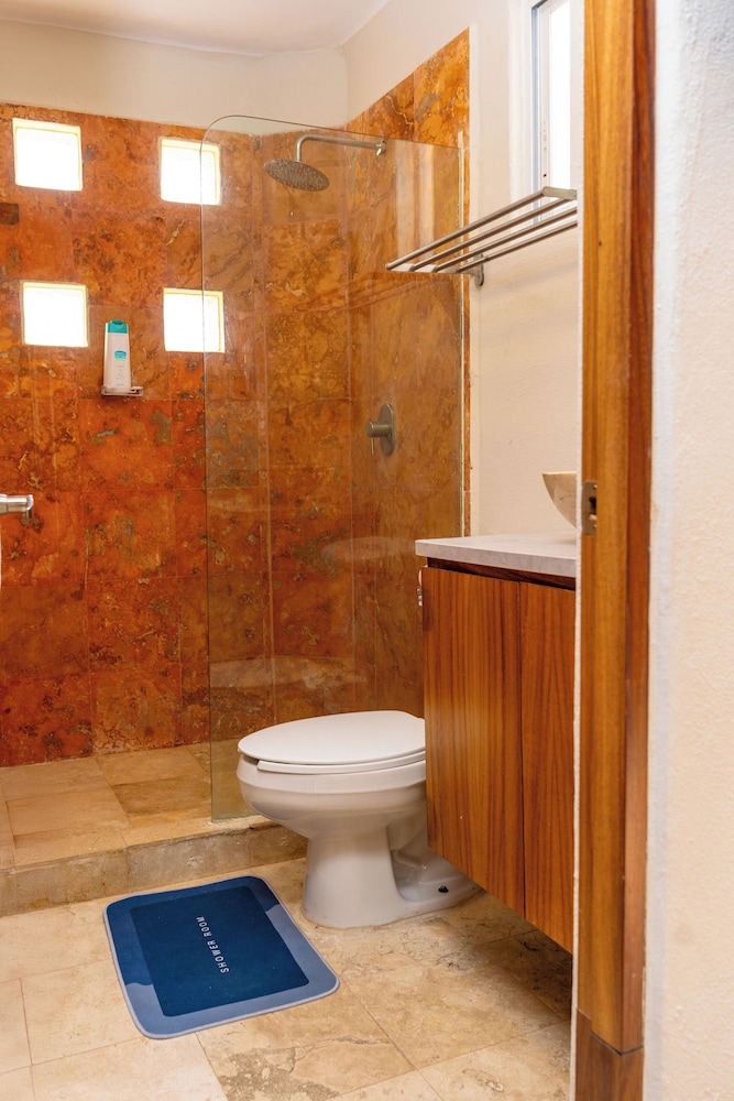 Family Condo with 3 BDR Pool & Hot tub