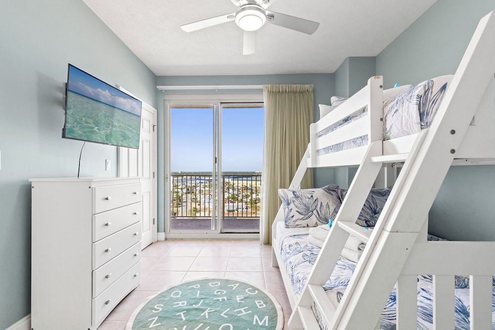 Treasure Shores3br Beachfront Corner Unit Sleeps 8 With Stunning Gulf Views!