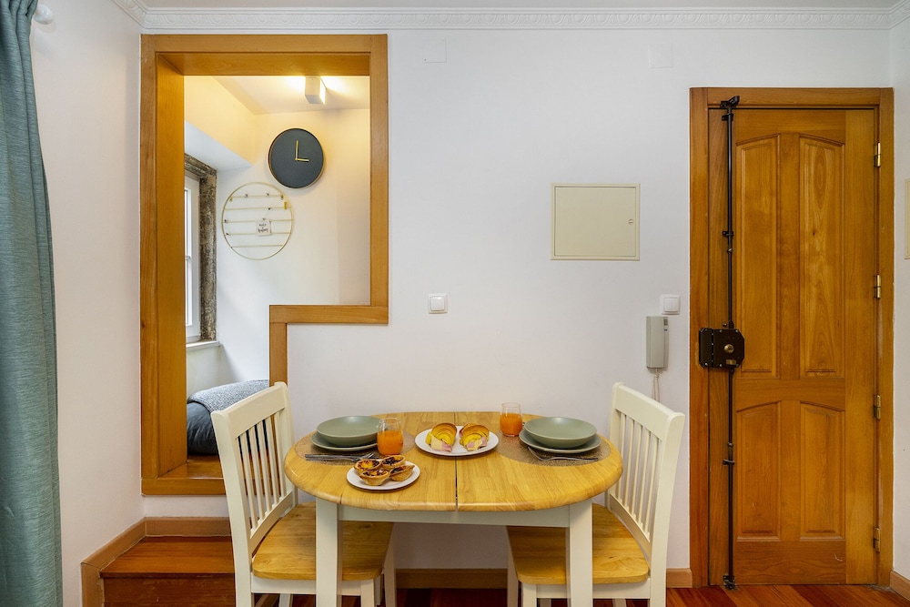 Downtown 1-Br Great For Mid-Term Rentals