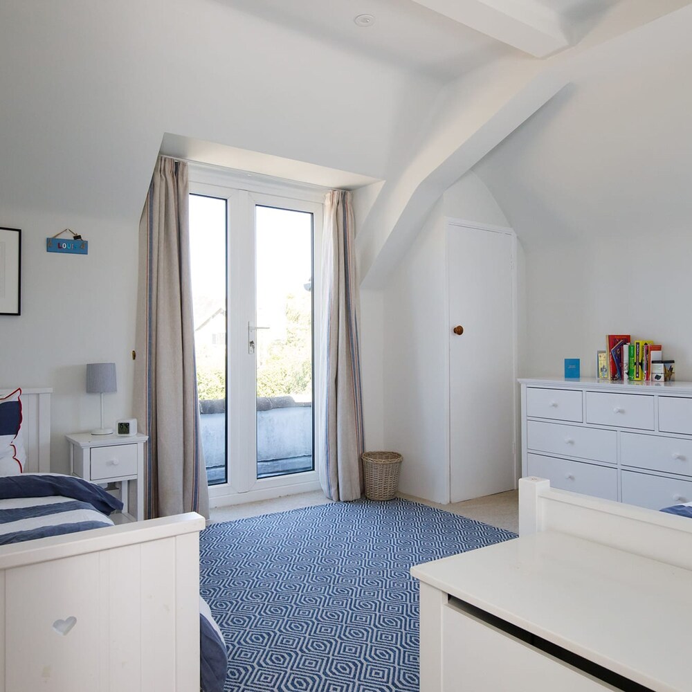 Beach House With Pool in West Wittering
