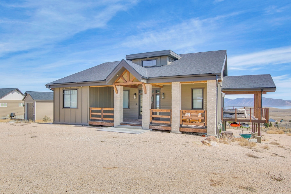 5 Mi to Bear Lake State Park: Home w/ Deck
