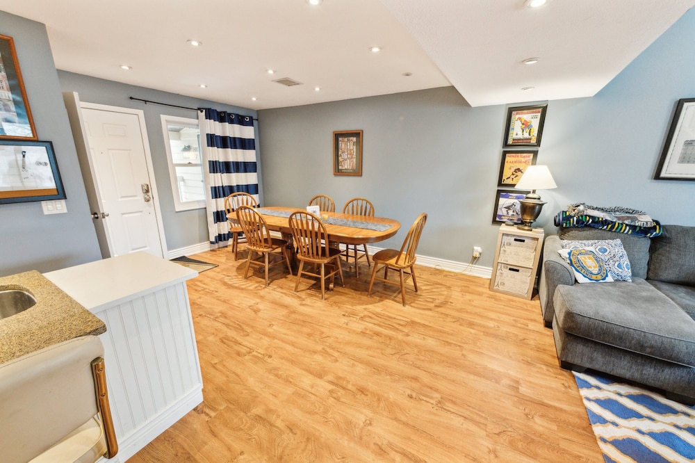 Stylish Notre Dame Condo Sleeps 6 2 Bedroom Condo