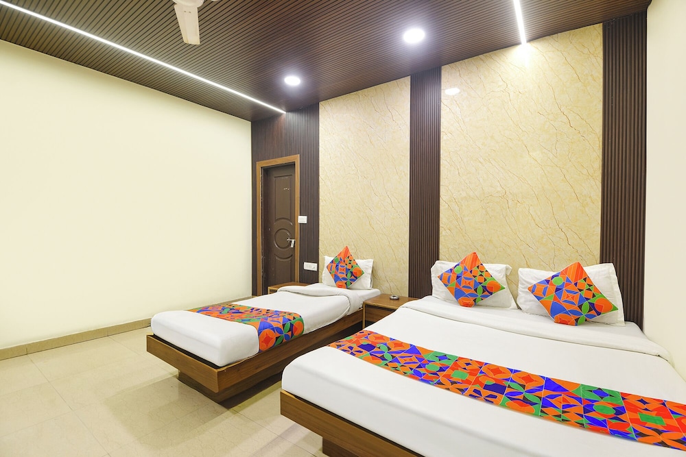 Fabhotel Aura Palace