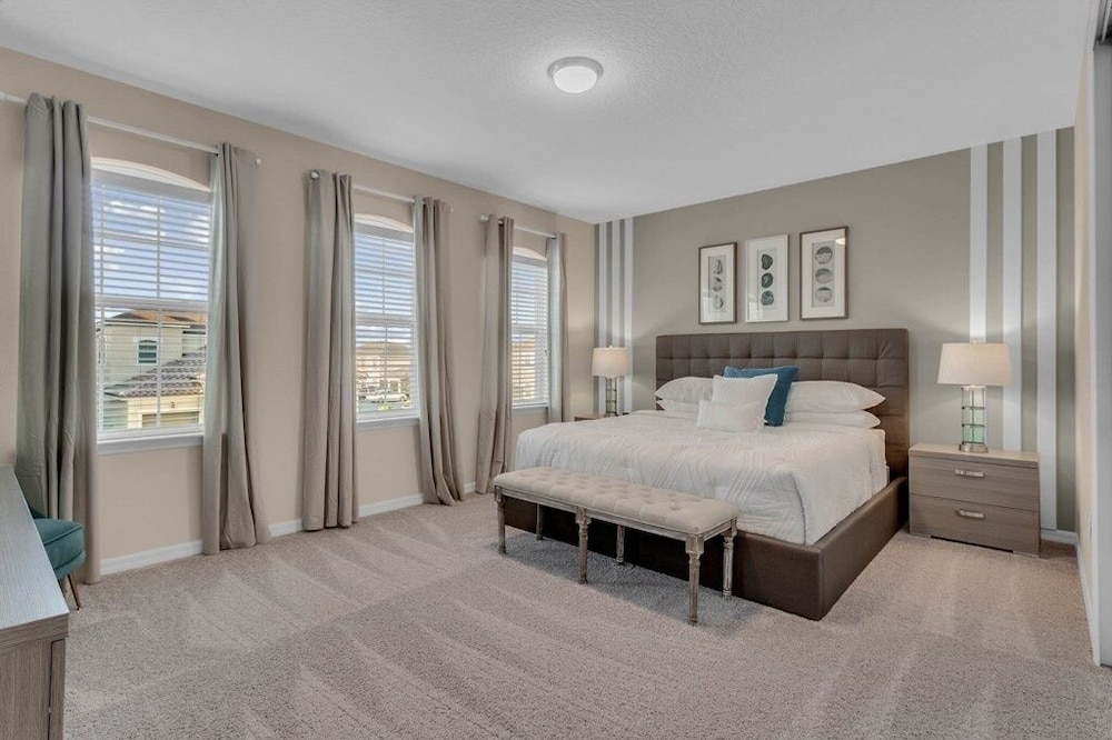 5 Bedrooms S / Solara Home by RedAwning view 2
