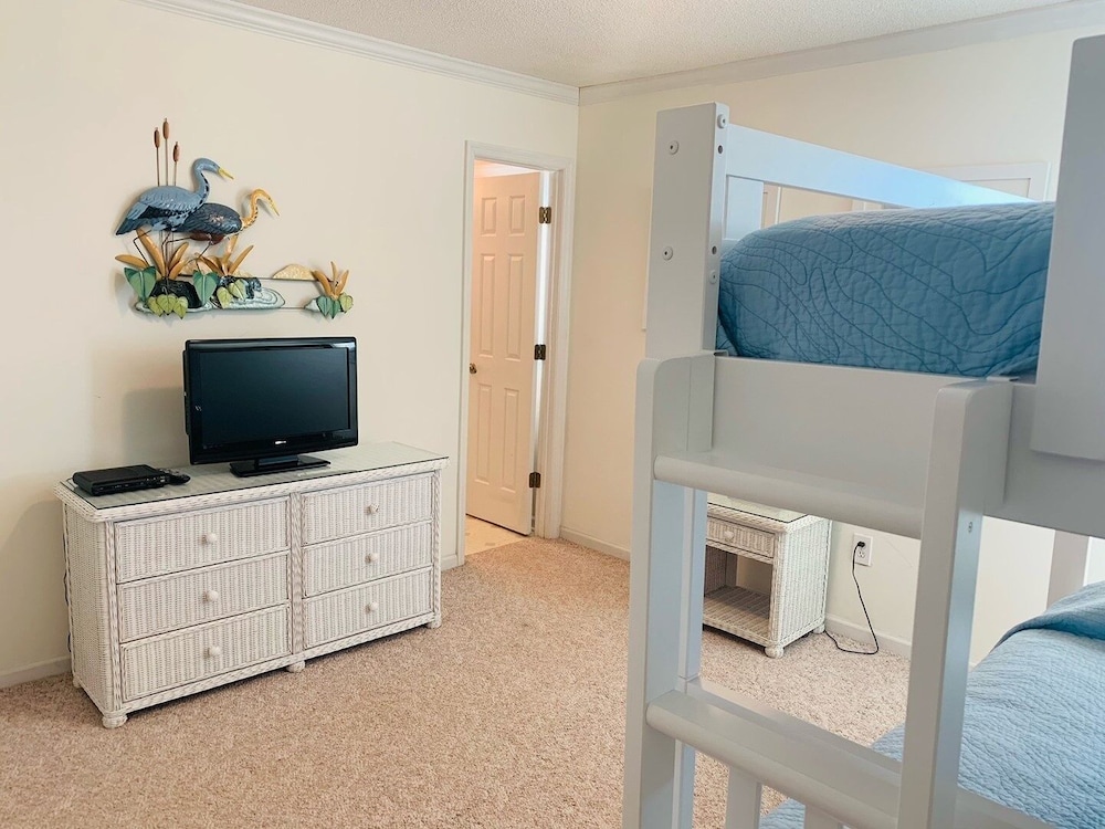 License To Chill 4 Bedroom Home by RedAwning