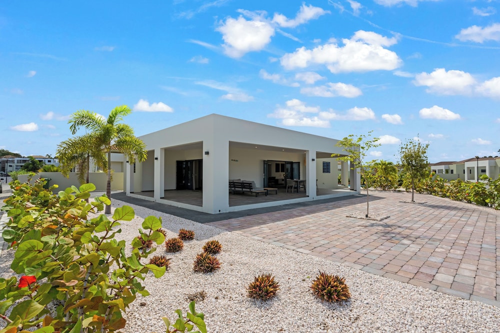 Villa Amber with pool at mambo beach