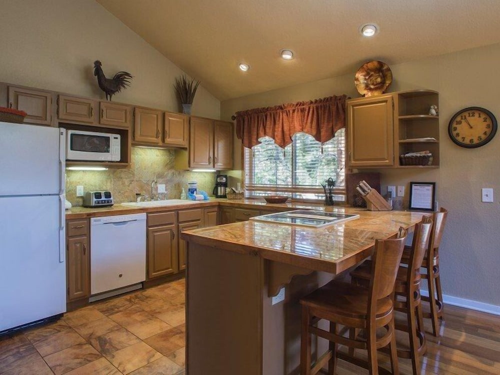 Lazy K Mountain Home 5 Bedroom Holiday home by Key to the Rockies