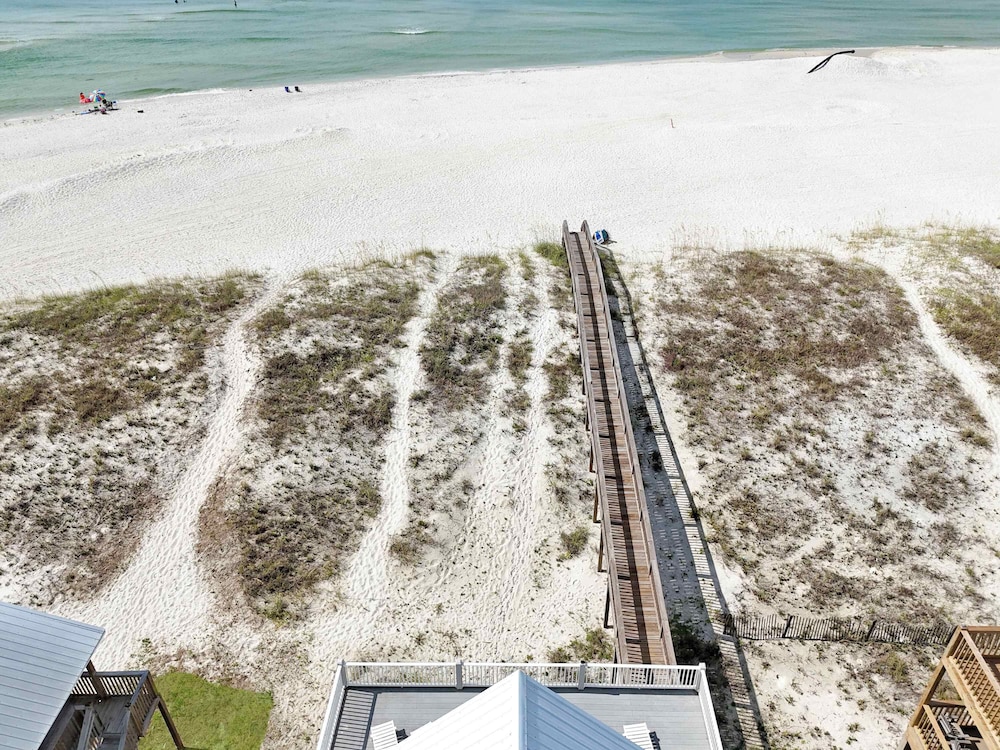 Pass Time - Beachfront for 24