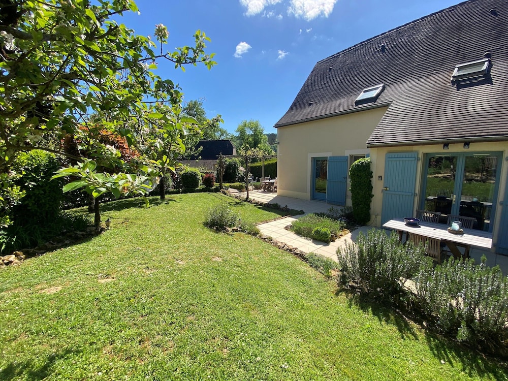 Quiet Holiday Home With Pool in the Dordogne
