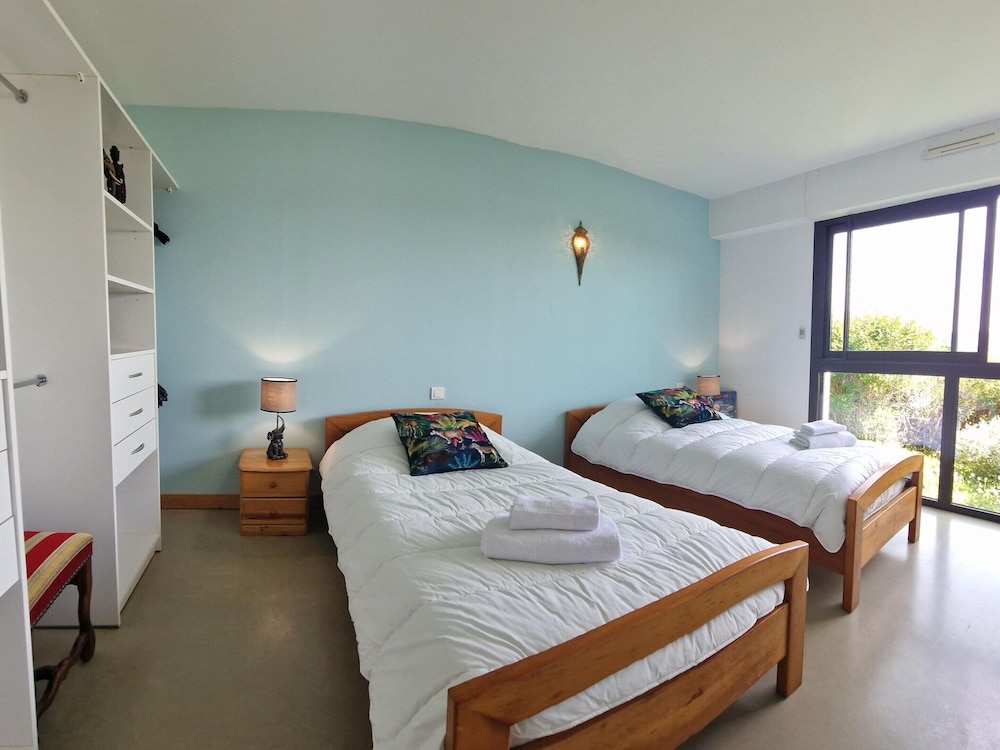 Architect Villa With Fantastic sea View, Locquirec
