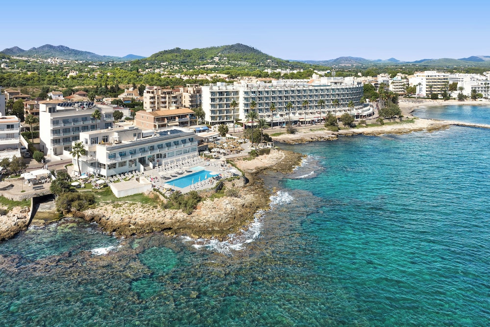 Hotel Atolon & Kaafu Beach Club - Image 1