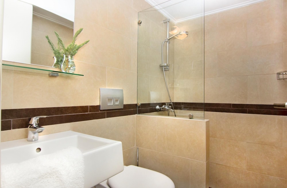 Two Bedroom Apartment No 4 view 4