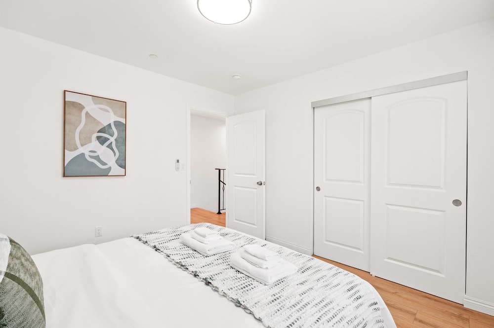 Cozy Modern Stay in Alhambra 30plus Days Welcome
