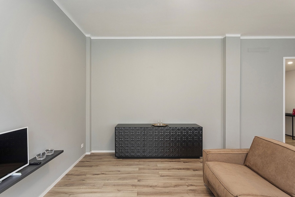 Quinto Modern Flat by Wonderful Italy