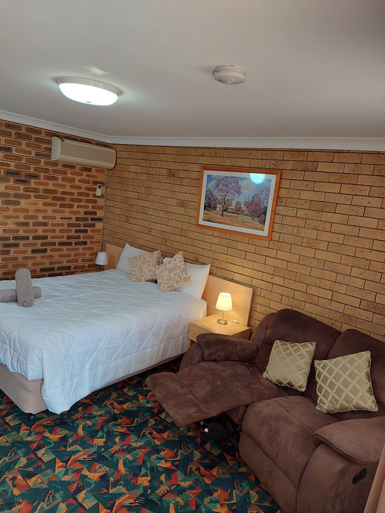 Settlers Motor Inn