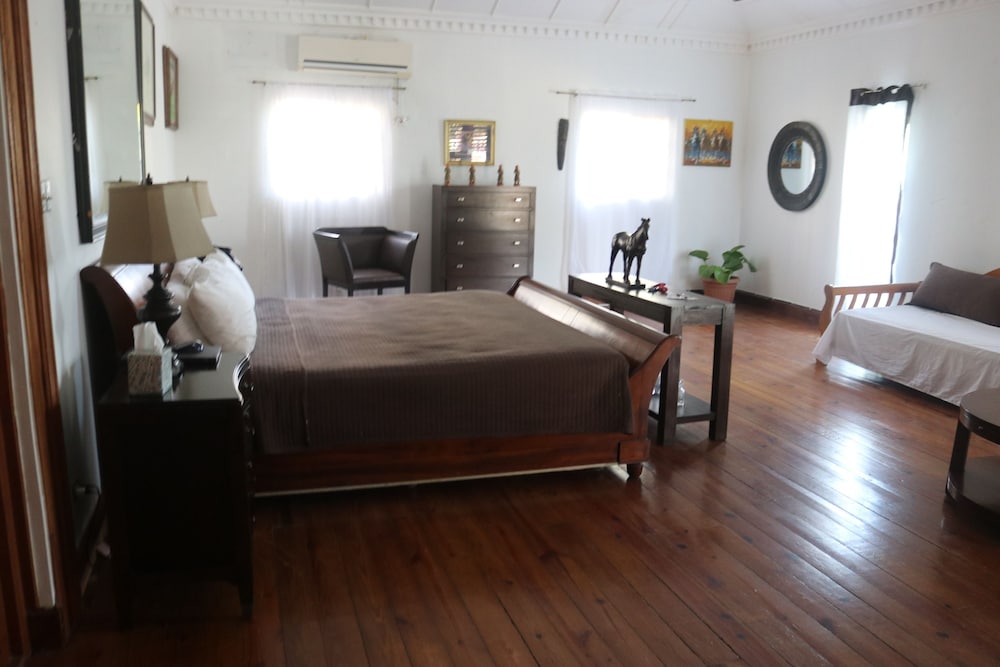 Mohagany House