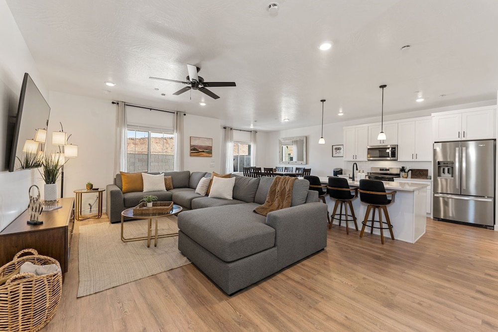 Ripples And Rocks Adventure House 4 Bedroom Townhouse