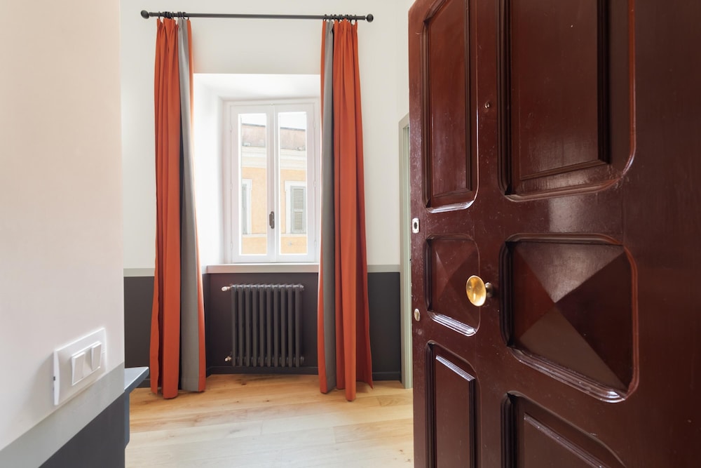 Stunning Rose Trastevere Apartment